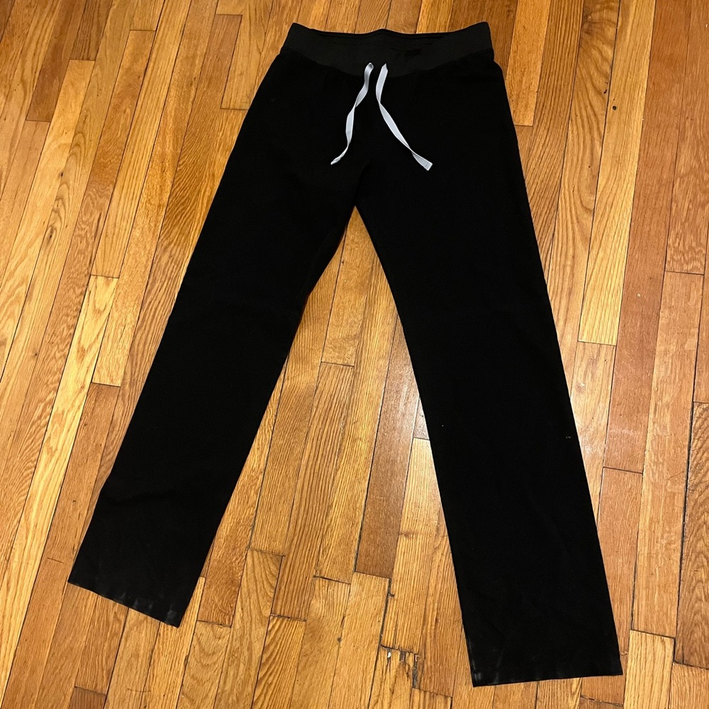 Women’s Figs Black Cargo Scrub Pant (Small TALL)